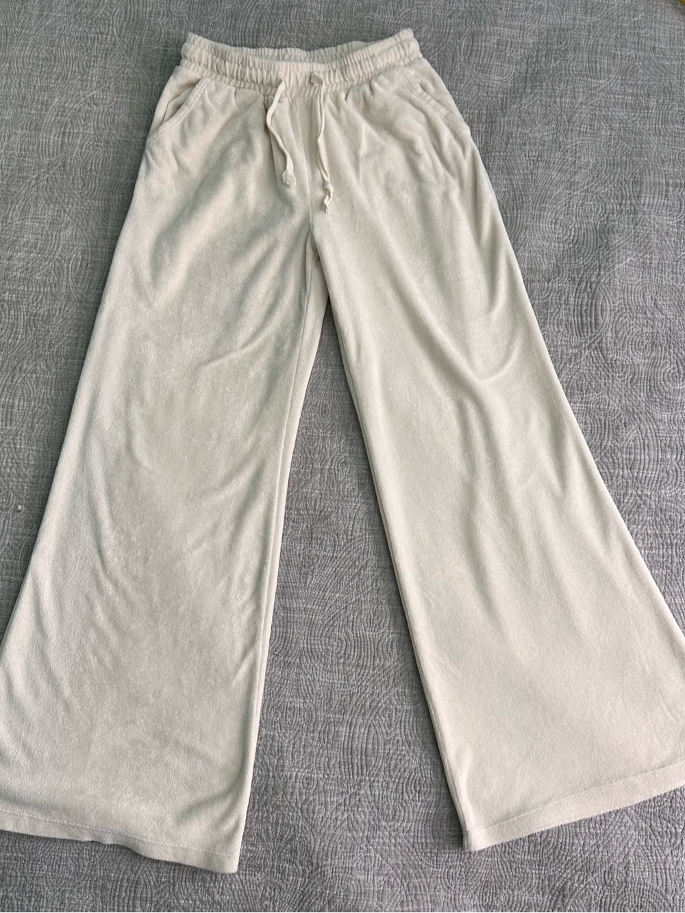 Beyond Yoga Wide-Leg Drawstring Pants in Off-White